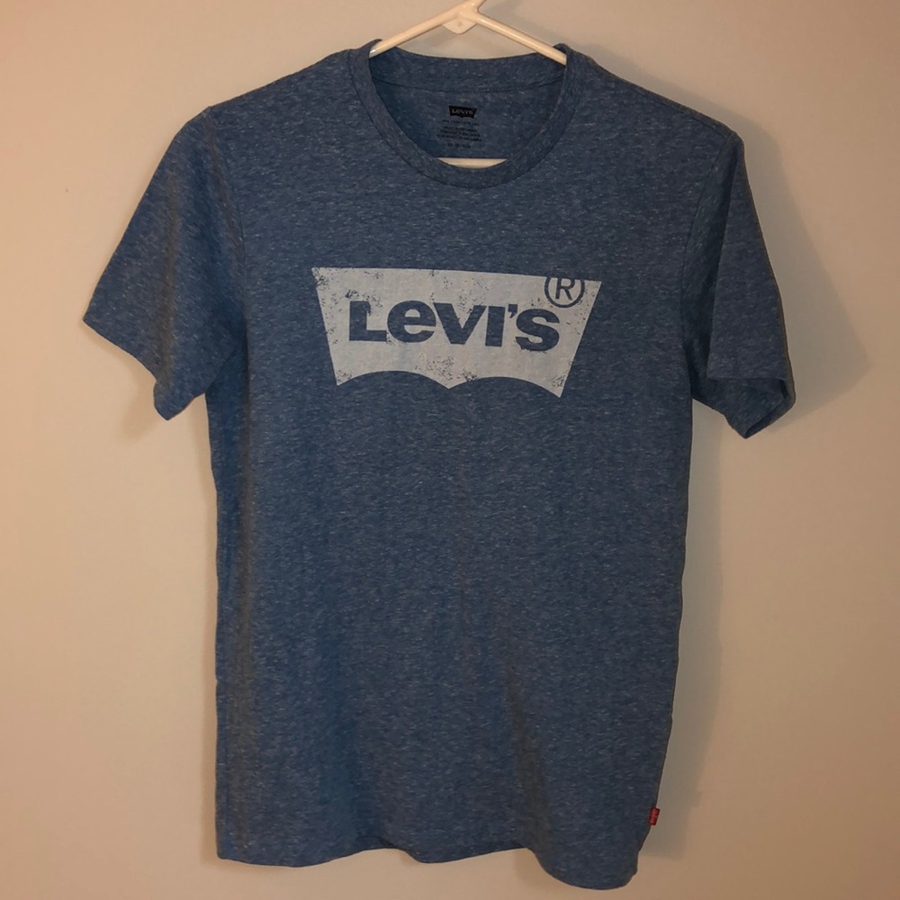Levi’s classic logo tee